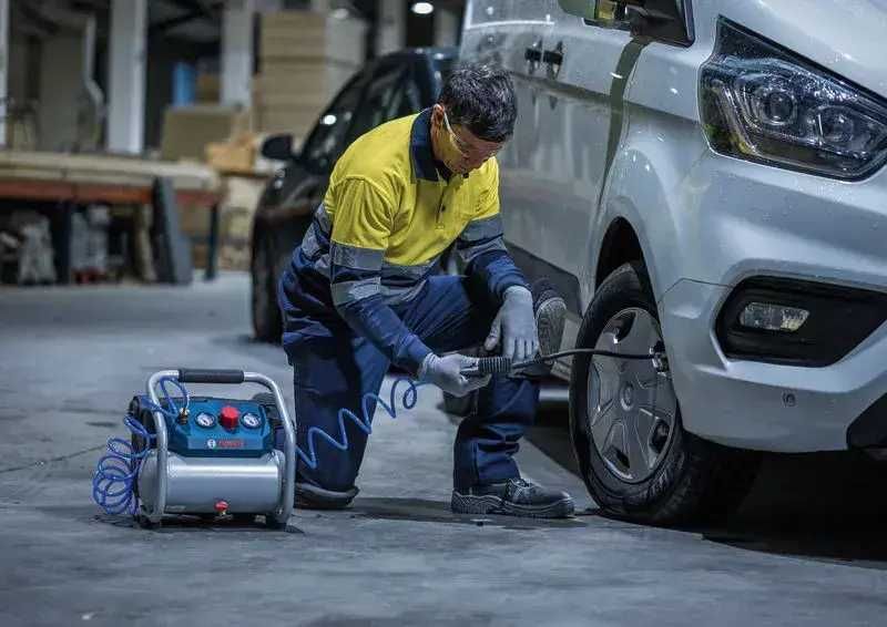Акумулаторен компресор Bosch 18V GKO18V-51 , 51 л/мин, 8 барa , без батерии и зарядно