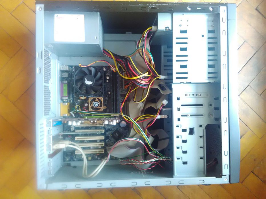 Процесор, DDR SDRAM памет и др. от стар геймърски компютър