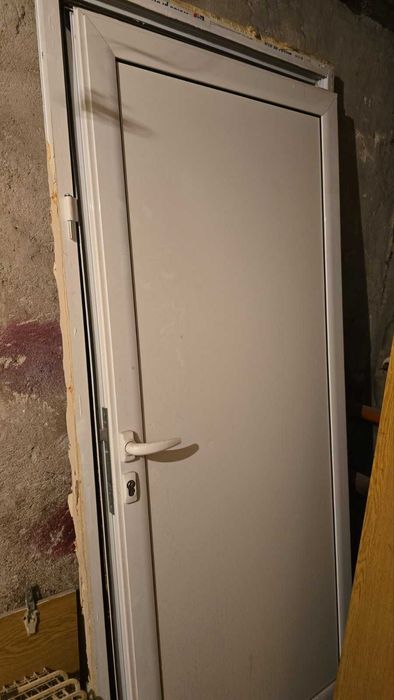 врата за баня с каса и дръжка 92.5 х 200 см, сек. брава с 5 ключа