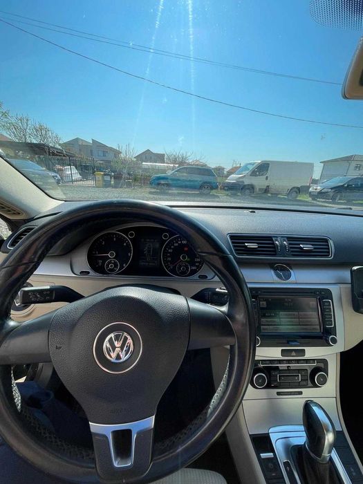 Vând Volkswagen Passat CC, an 2011, culoare neagră, cutie automată DSG, mașină elegantă și confortabilă,