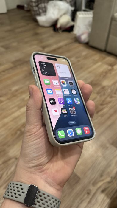 Iphone 15 128гб. Зарядк 88%