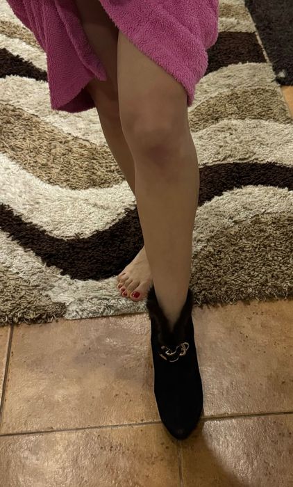 Боти от естествен велур с косъм от норка.