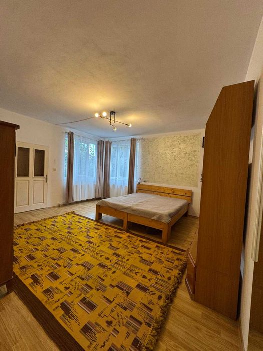 Apartament cu intrare separata, parter, curte si parcare
