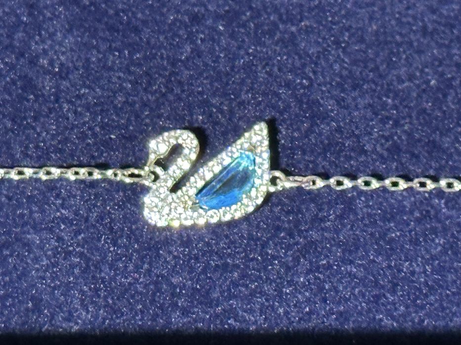 Нова Дамска Гривна Swarovski Dazzling Swan bracelet с пълна опаковка и документация