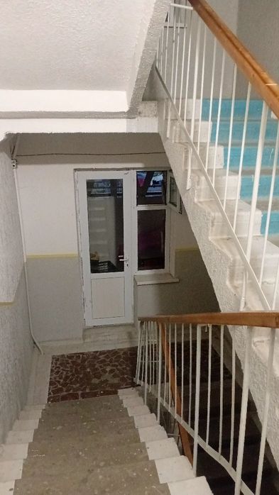 продам 2х ком.кв.в 10мкр дом 32