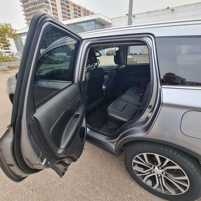 Vand MitshubishiOutlander 2015 Instyle+,fulloptions,subwoofer,7 locuri