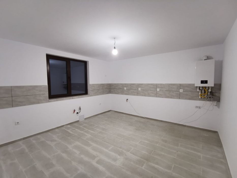 Vând casa P+1-Chiscani