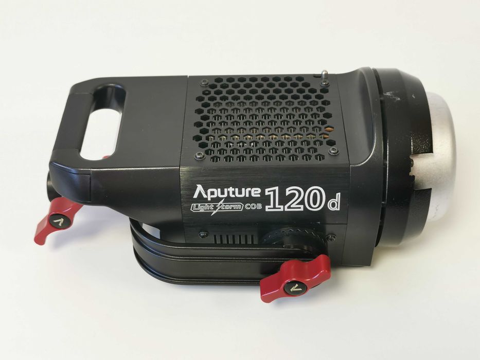 Aputure Light Storm COB 120D диодно постоянно осветление