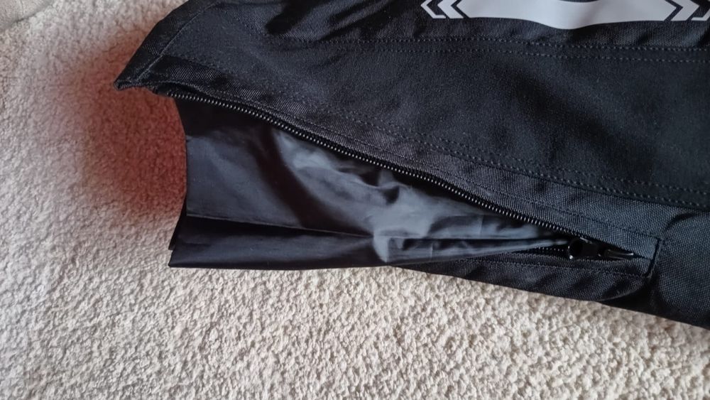 Vând pantaloni moto din material textil