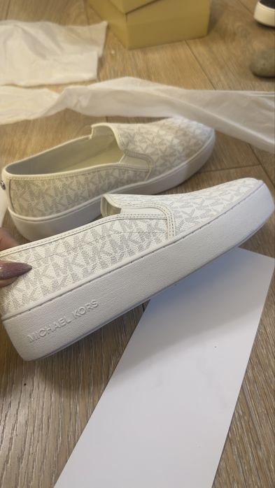 Белые слипоны оригинальные с Америки Michael  Kors