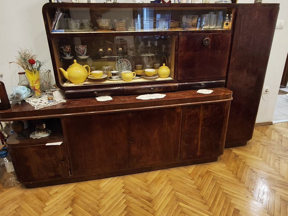 Продавам изгодно запазен бюфет