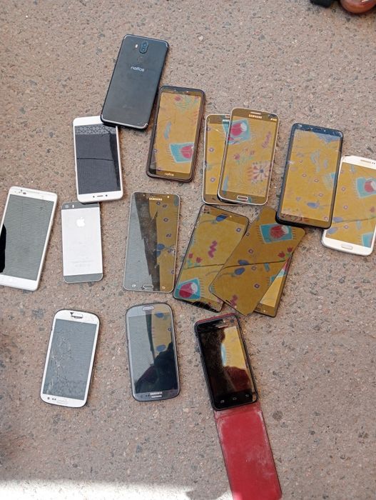 Телефон на запчасти