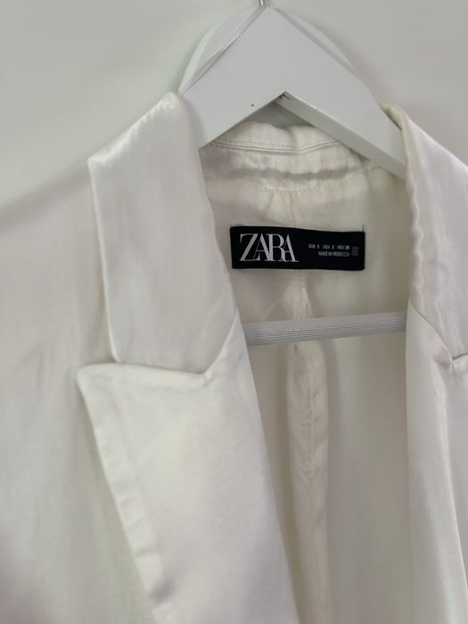 Сатенен бял блейзър Зара