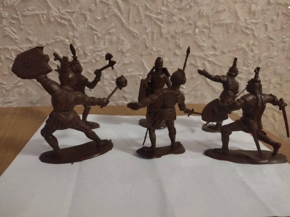Продам солдатики -рыцари,викинги