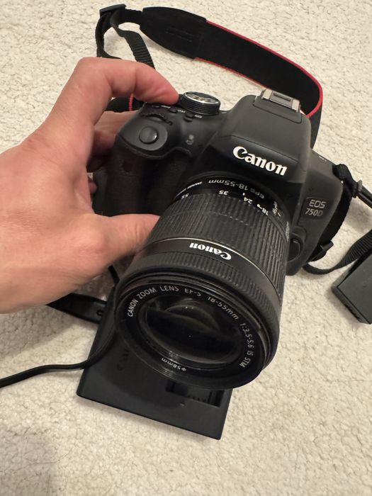 Aparat foto Canon 750D