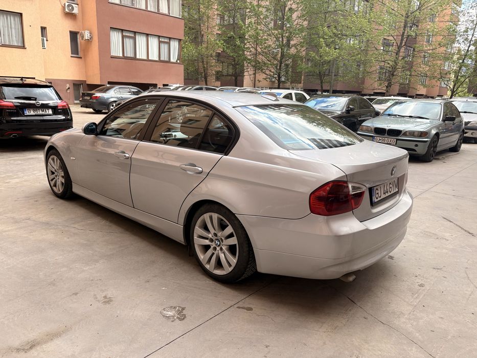 vând BMW seria 3 2005