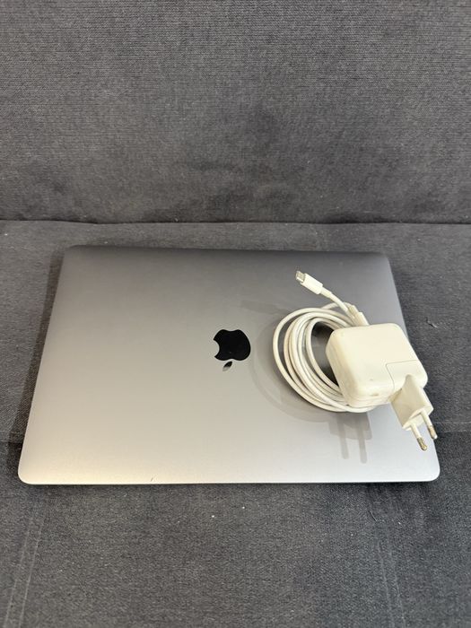 MacBook Air M1 8/256