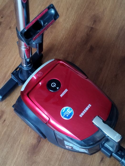 Продам пылесос .