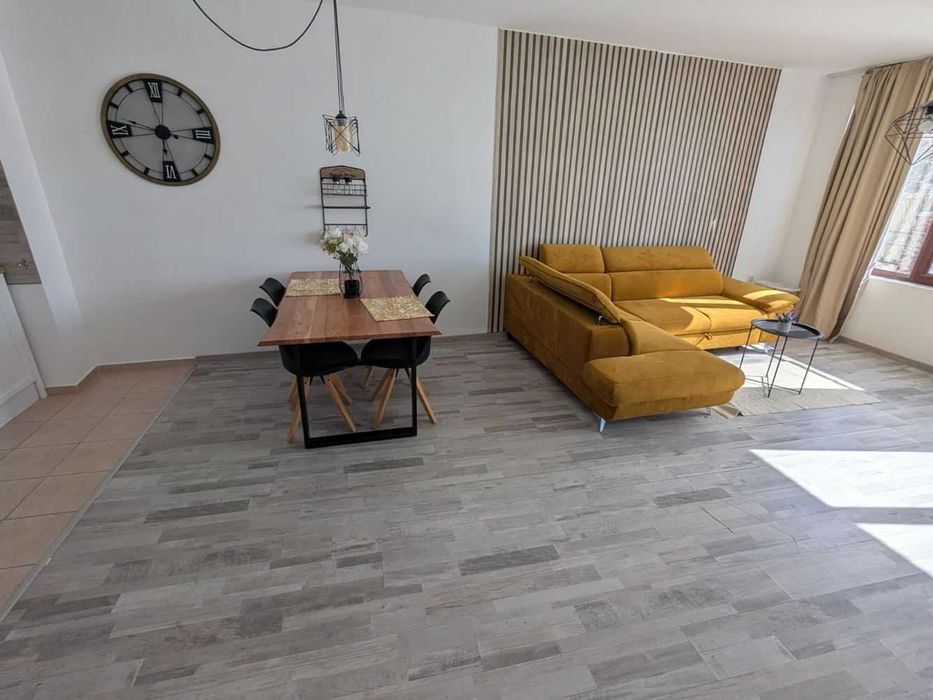 Просторен двустаен апартамент с гледка море, Първа линия