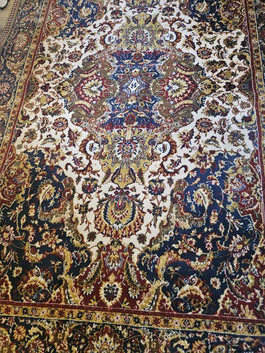 Персийски килим 200х300 см
Красив персий