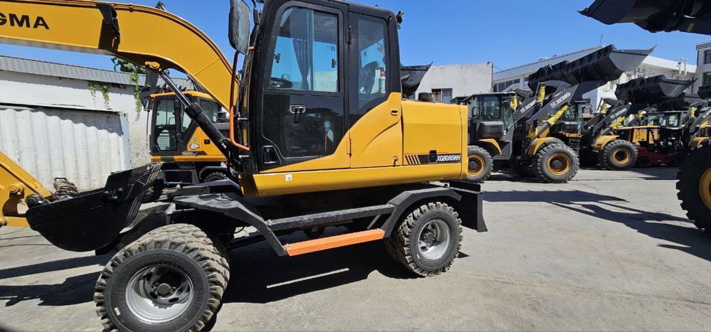 Гидравлический экскаватор на колёсном ходу марки XGMA