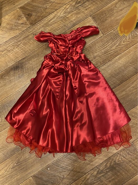 Продается праздничное платье, наряд красной шапочки ,