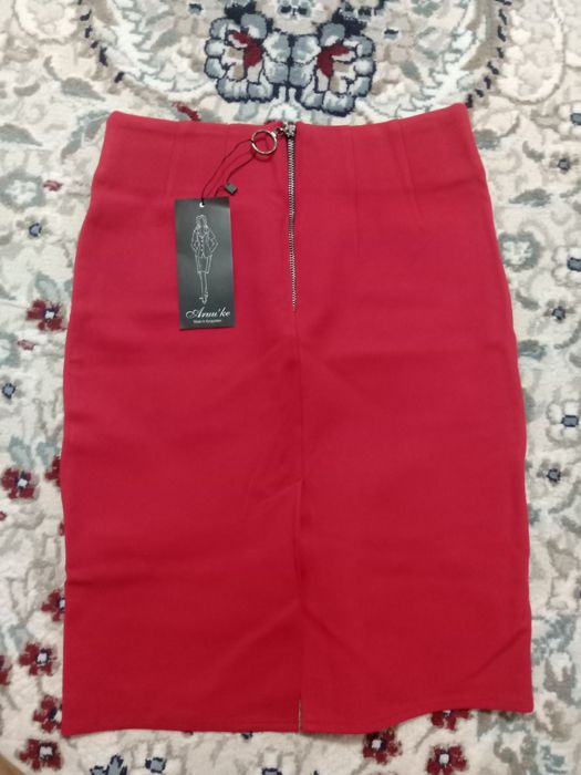 Продаю юбки, платье. Последние размеры