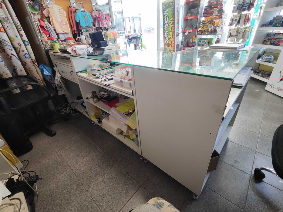 Шкафове за магазин