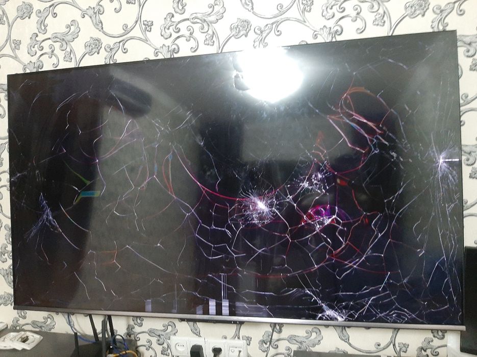 RULLS 65BQ90 QLED 4K Android 11 Google TV экран разбит