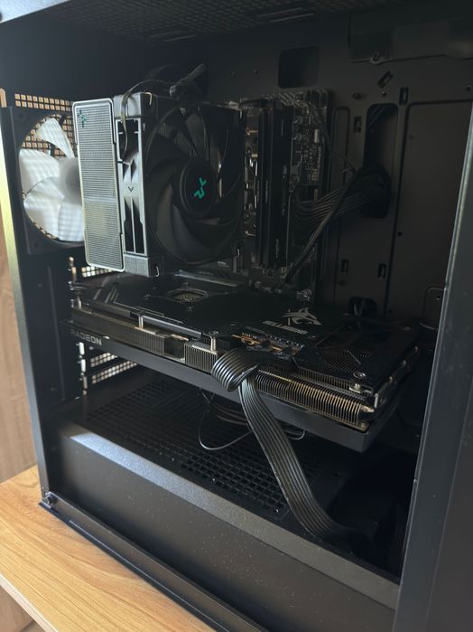 Геймърски компютър / Мощна настолна конфигурация [Ryzen 5 7600X/ 7800XT 16GB]