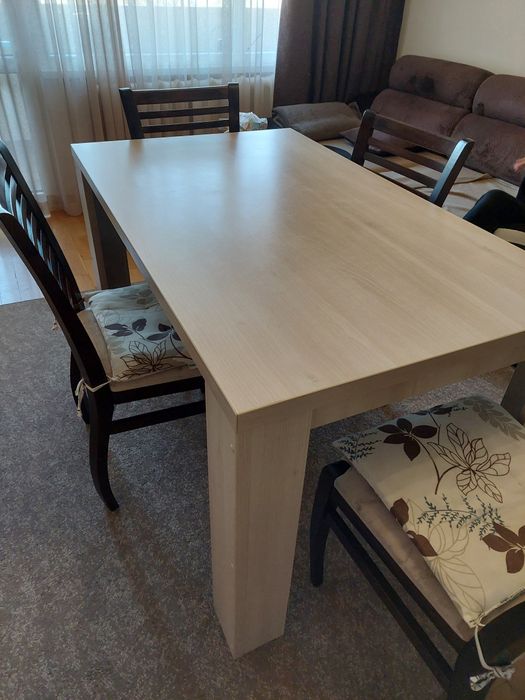 Голяма трапезна маса