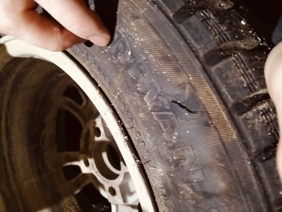 Продам шины зимние на 14