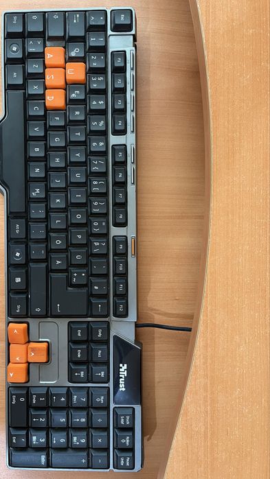 Настолен компютър+монитор