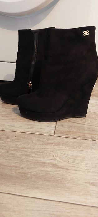 Продам ботинка 35-36