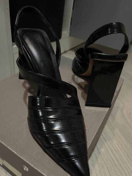Продам туфли charles keith
