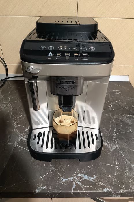Espresor Delonghi Magnifica Evo cu dispozitiv spumare lapte