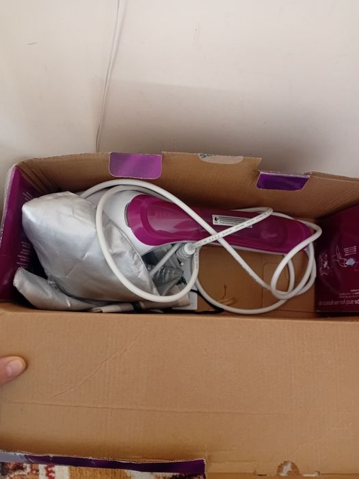 Aparat de calcat cu aburi philips 1000w