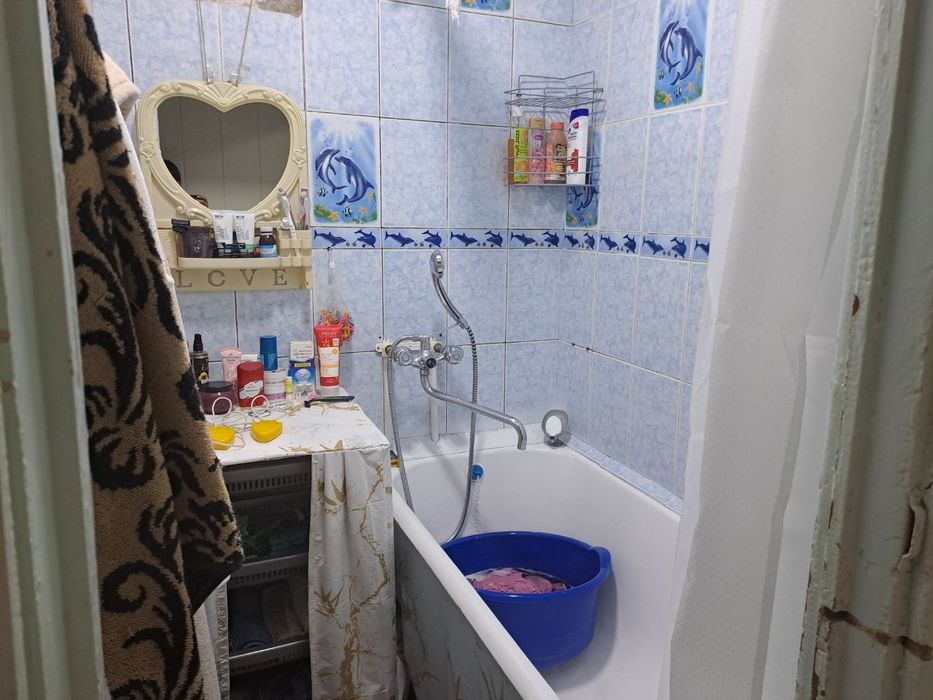 Продаётся Чирчик 3ком 3этаж 4мик