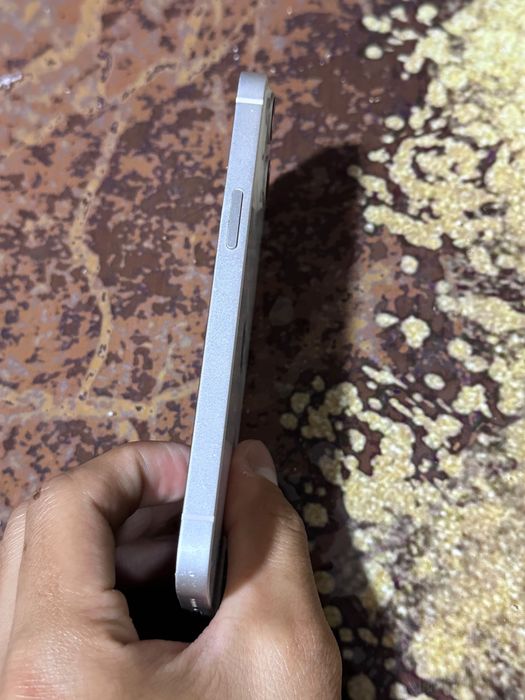 Продам Iphone 13