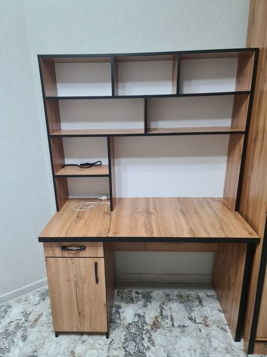 Детский спальня+письменный стол и честер бонус. Матрас 2х