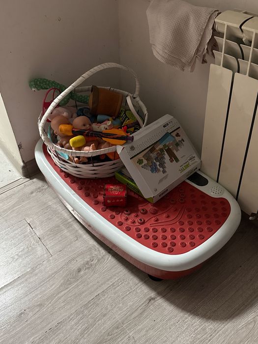 Виброплита не пользовались, красная