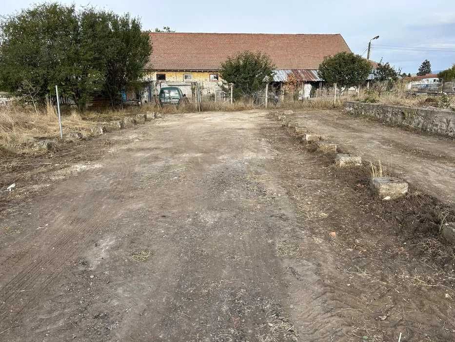 Продава се парцел с основи на склад – Горна Малина