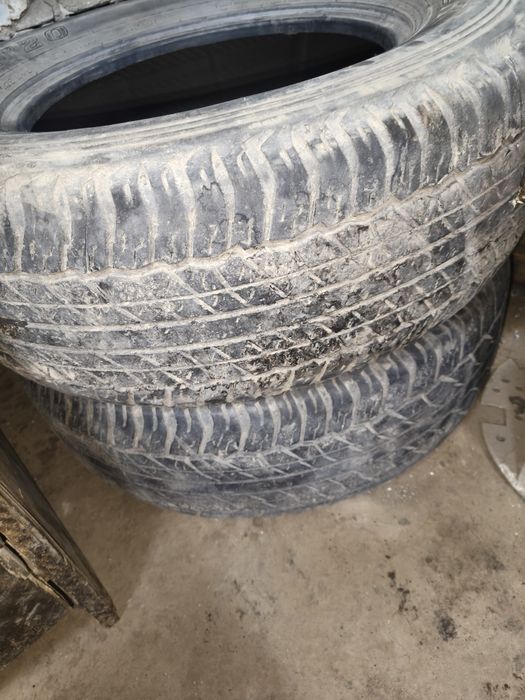 Продам резину 4 штуки