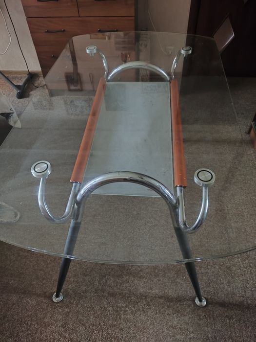 Стол обеденный стеклянный.