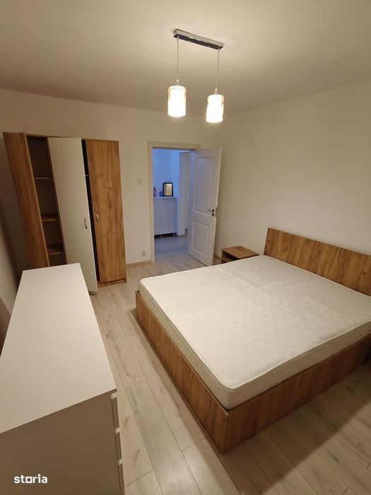 Apartament semidecomandat cu 3 camere si balcon - Podu Ros - 500EUR