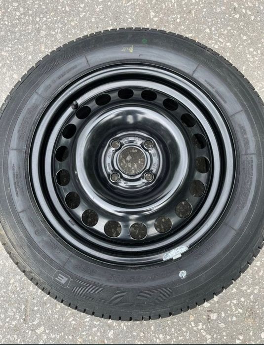 Гума с джанта Goodyear GT2 Made in Great Britain 185/65R15 ET 49 патерица за автомобил/ резервна гума