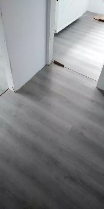 La 20 lei mp montaj parchet laminat spc