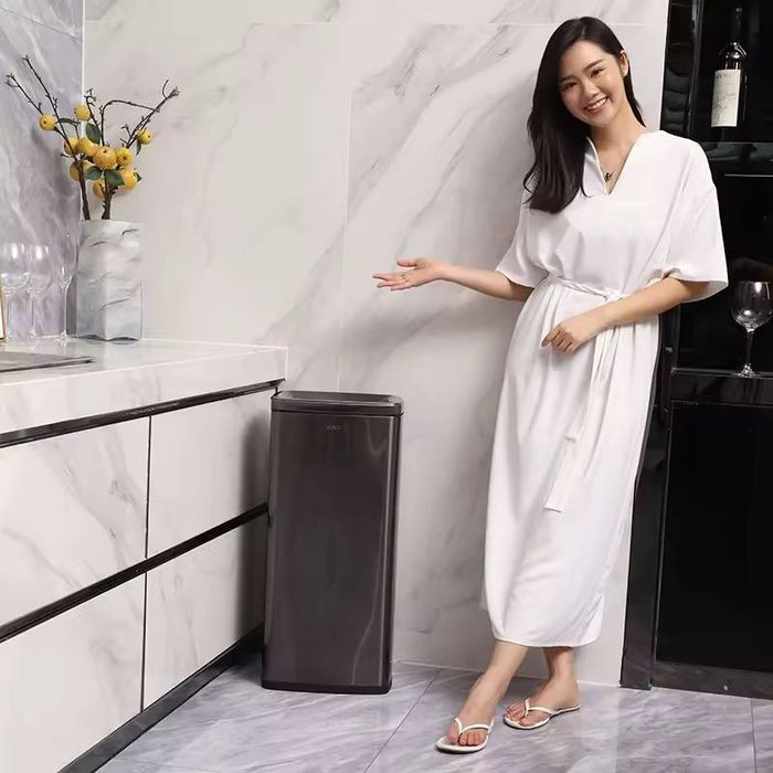 Урна для мусораМеталлическая урна для офисных отходов