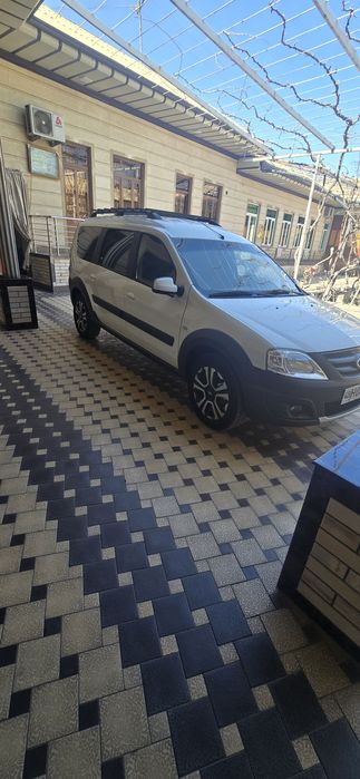 Lada Largus sotiladi.