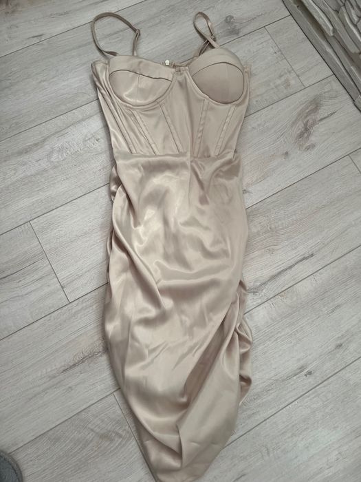 Rochie satin bej